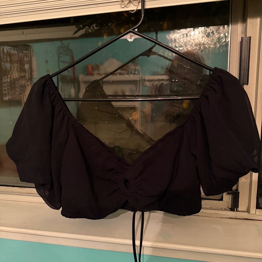 Black crop top size medium